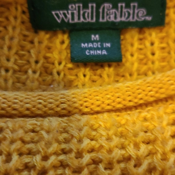 Really pretty cropped sweater - Picture 3 of 5